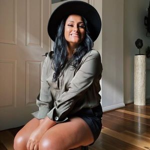 Meet your Posher, Simone